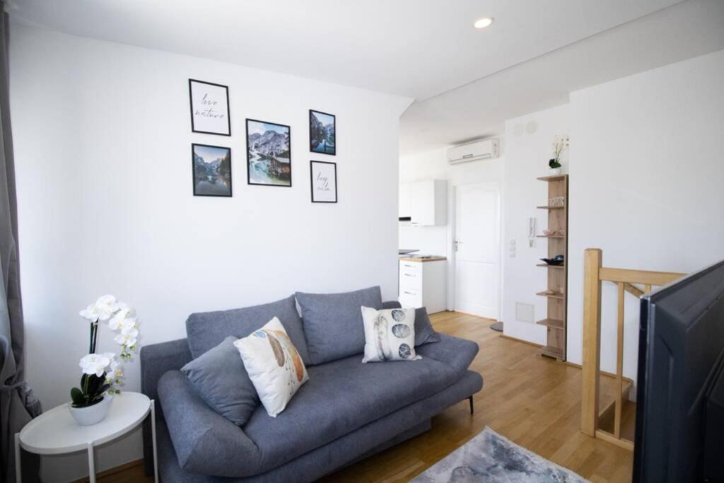 شقة Sunny & Cozy Penthouse With Balcony L Dg4'14 فيينا المظهر الخارجي الصورة