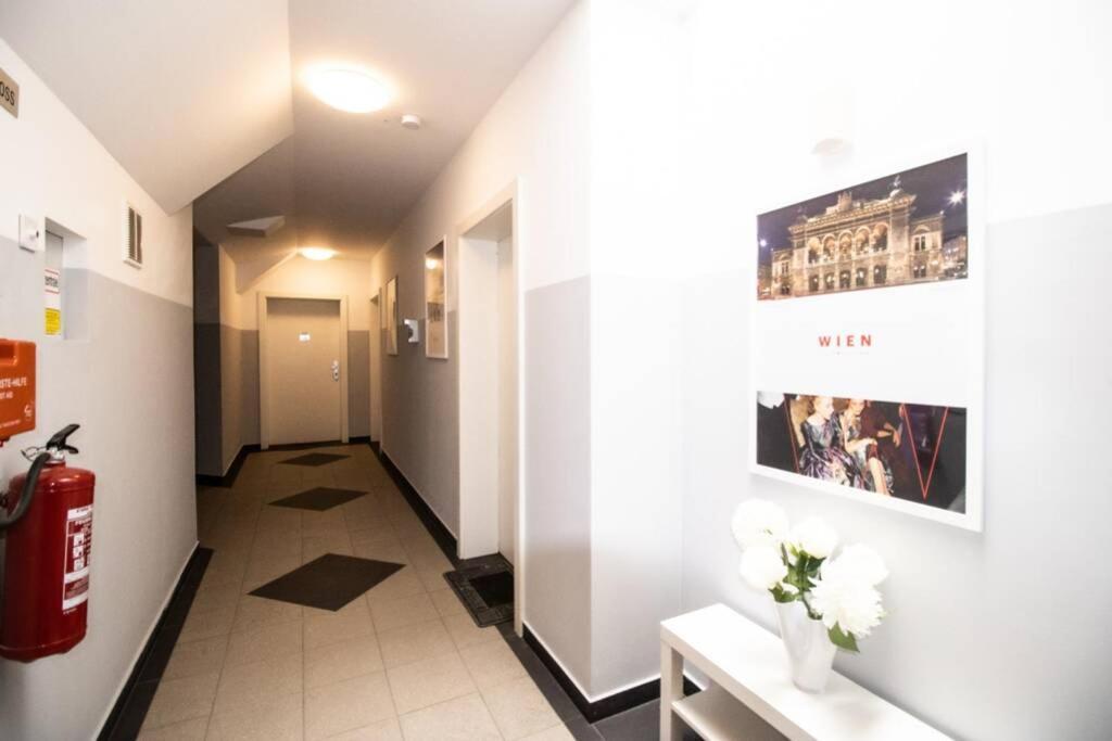شقة Sunny & Cozy Penthouse With Balcony L Dg4'14 فيينا المظهر الخارجي الصورة