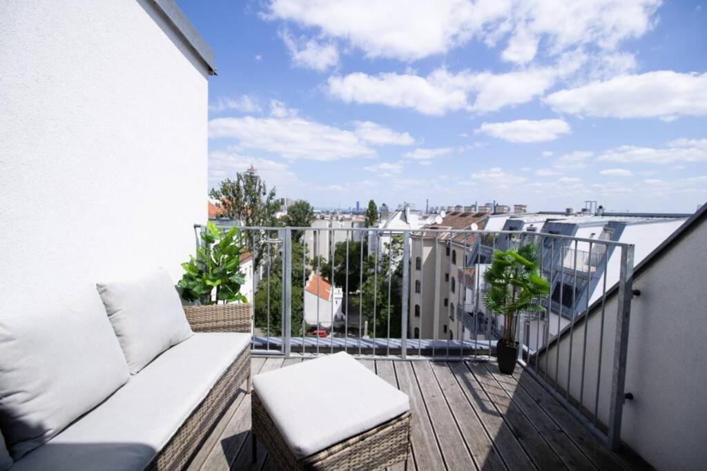 شقة Sunny & Cozy Penthouse With Balcony L Dg4'14 فيينا المظهر الخارجي الصورة