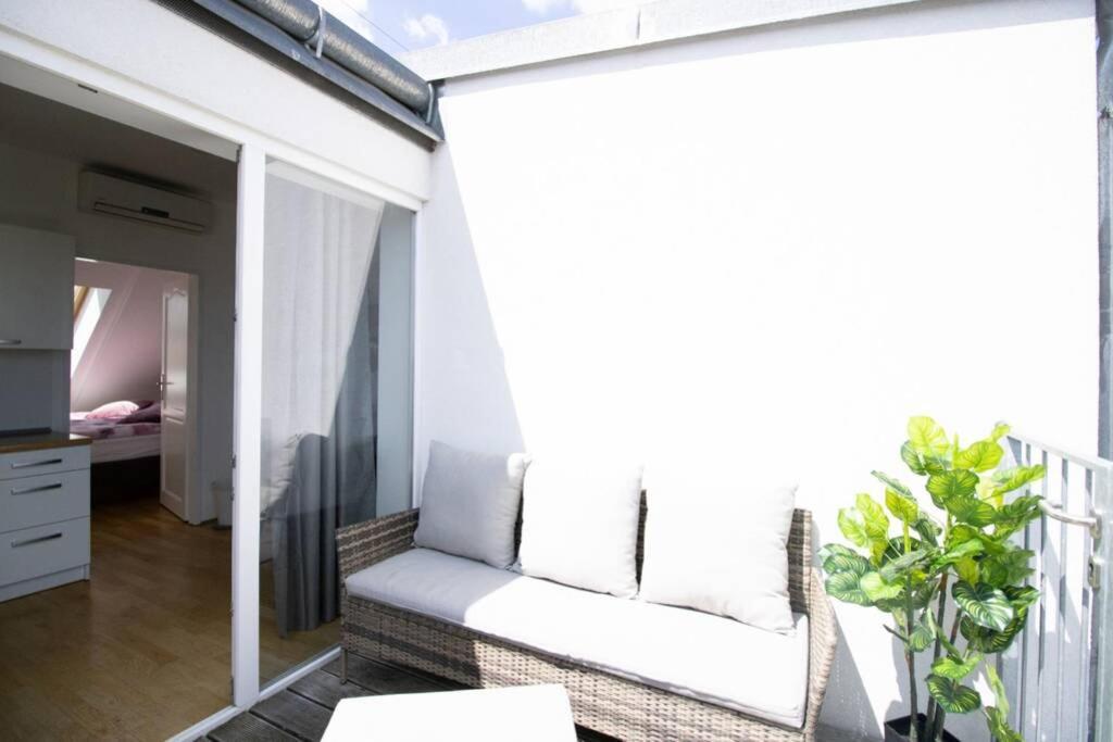 شقة Sunny & Cozy Penthouse With Balcony L Dg4'14 فيينا المظهر الخارجي الصورة