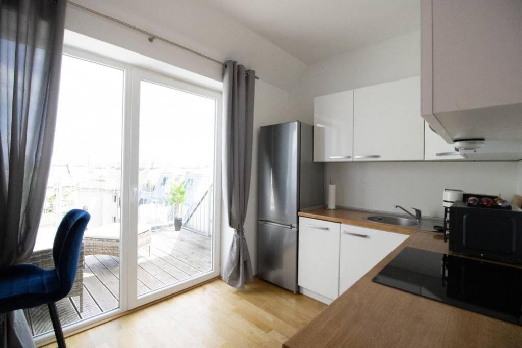 شقة Sunny & Cozy Penthouse With Balcony L Dg4'14 فيينا المظهر الخارجي الصورة