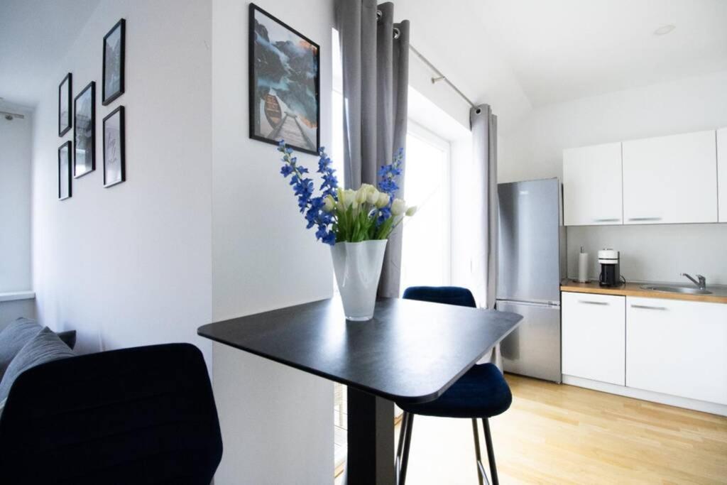 شقة Sunny & Cozy Penthouse With Balcony L Dg4'14 فيينا المظهر الخارجي الصورة